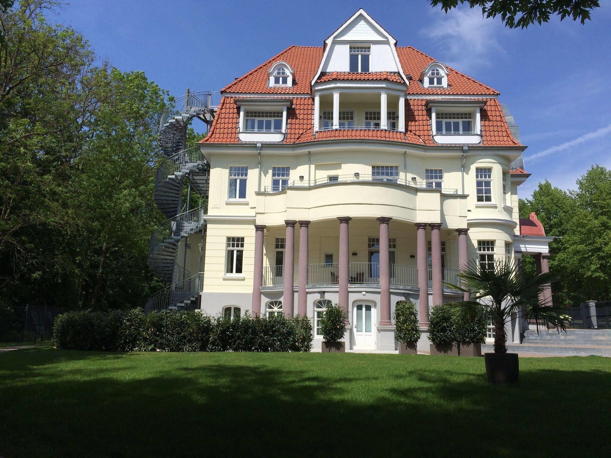 Appartements Am Kurpark Bad Pyrmont Ngoại thất bức ảnh