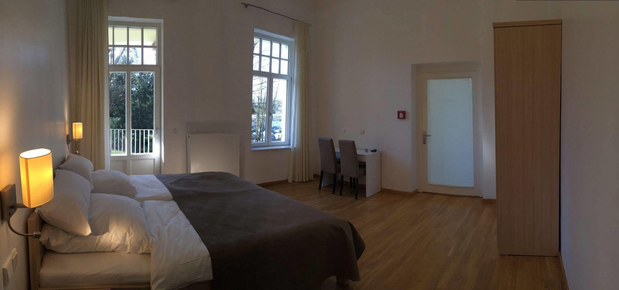 Appartements Am Kurpark Bad Pyrmont Ngoại thất bức ảnh